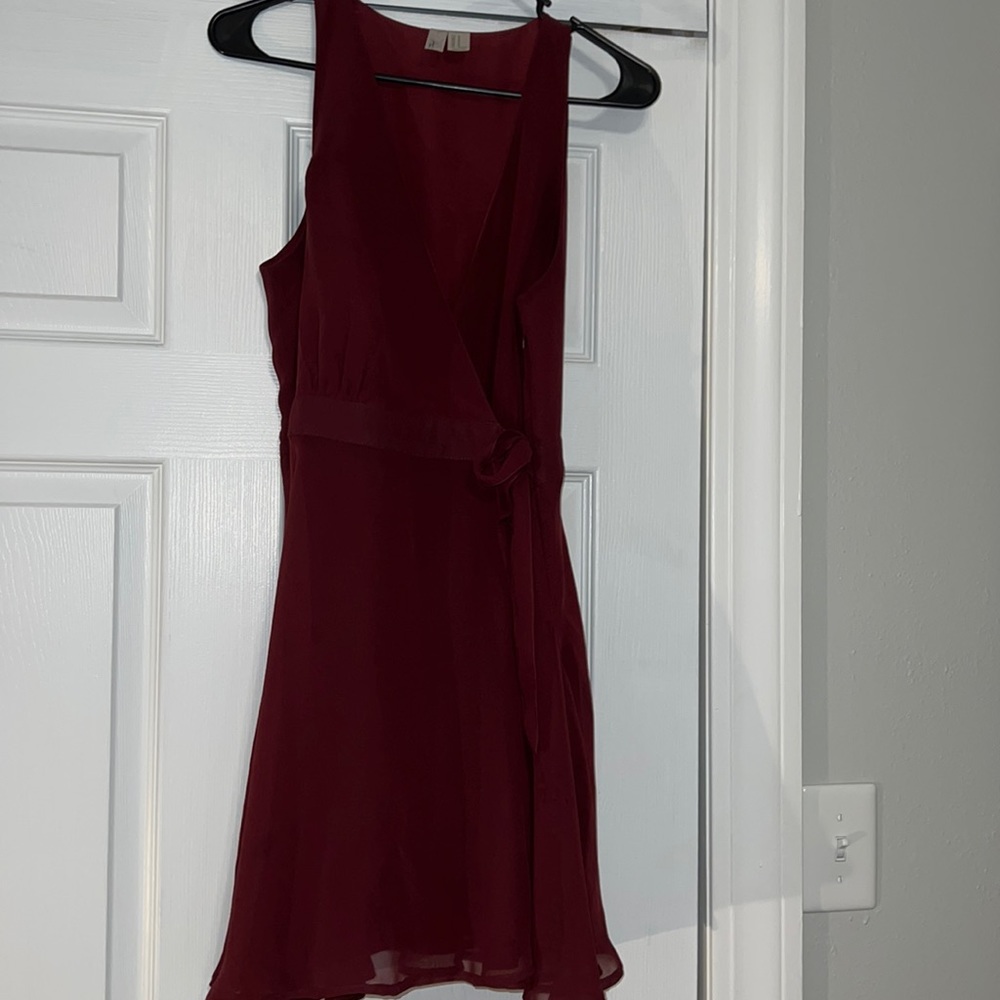 Flowy wine colored dress with plunge, SIZE med